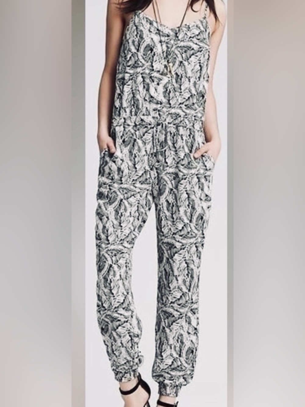 Banana Republic leaf drapey jumpsuit Black white flowy boho street pockets 0